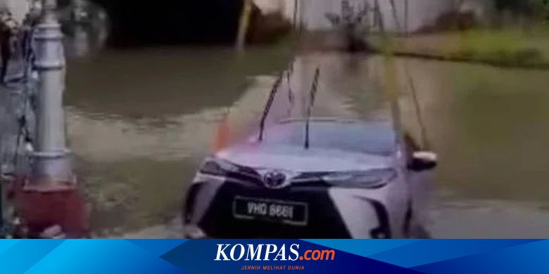 Hujan Deras, Pengemudi Taksi “Online” Tak Sadar “Nyemplung” ke Danau